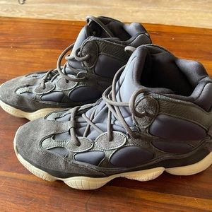 Adidas YEEZYS. Light wear. Rare color